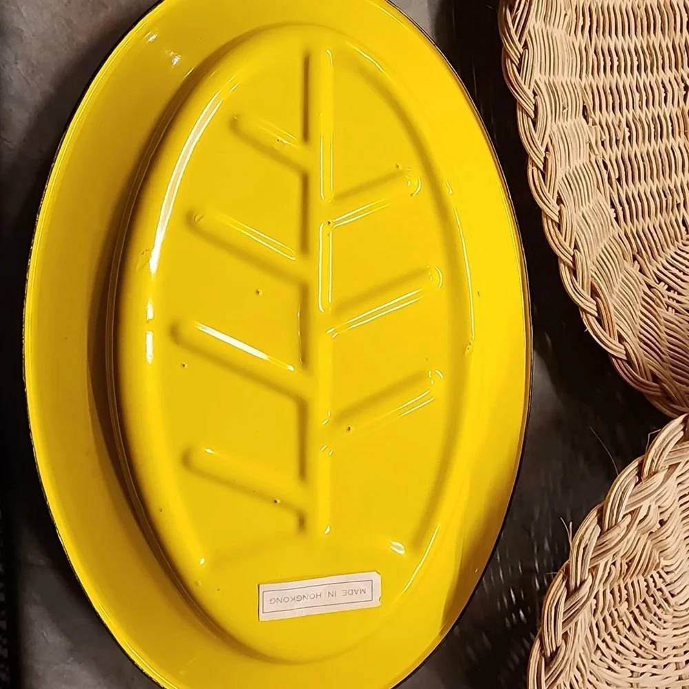 Set of 6 Vintage Yellow Enamel Sizzler Plates w/ Wicker Bases – Mid-Century